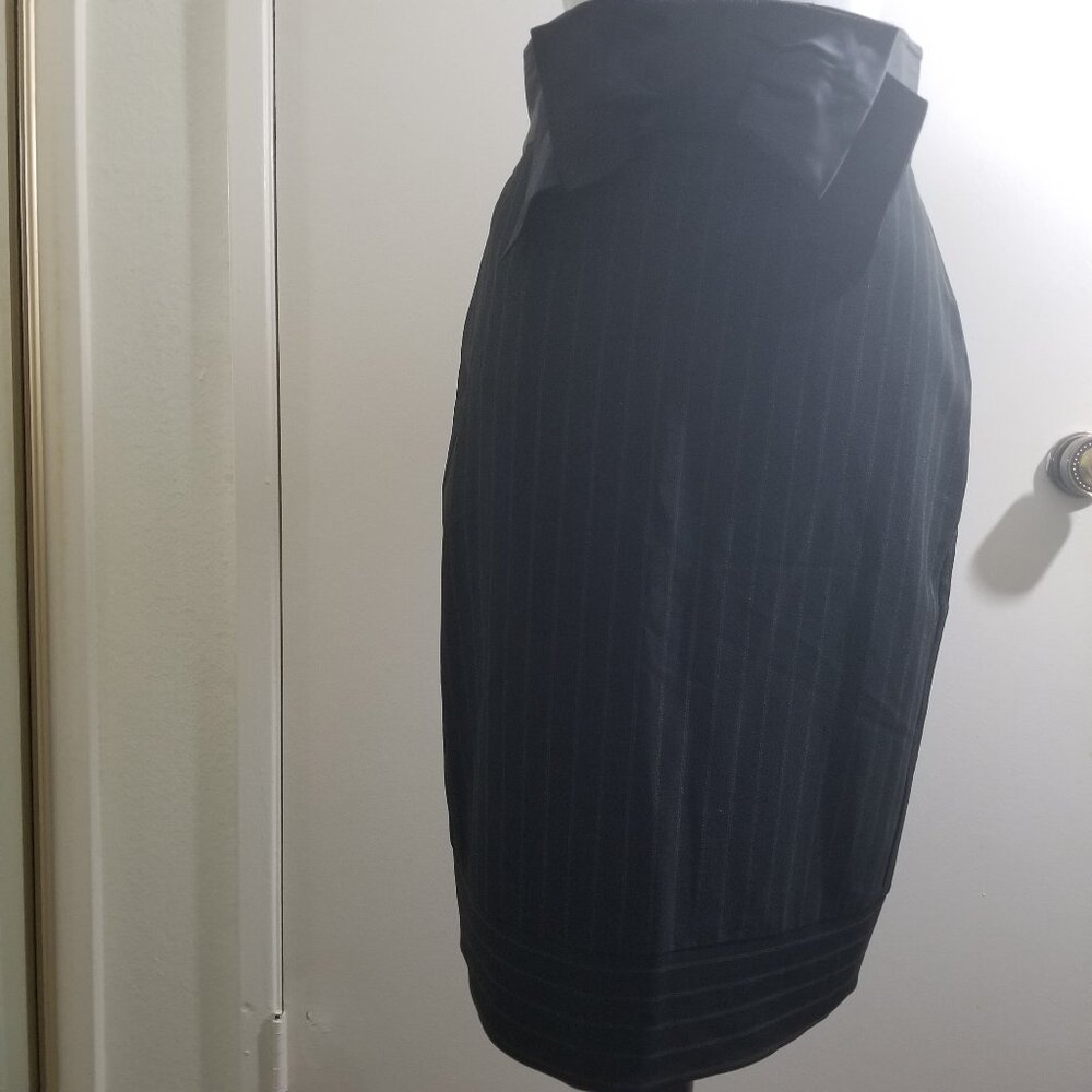 Bebe Brand Pencil Skirt, Bow Waist, Pinstripes Black, Size 6, Like new